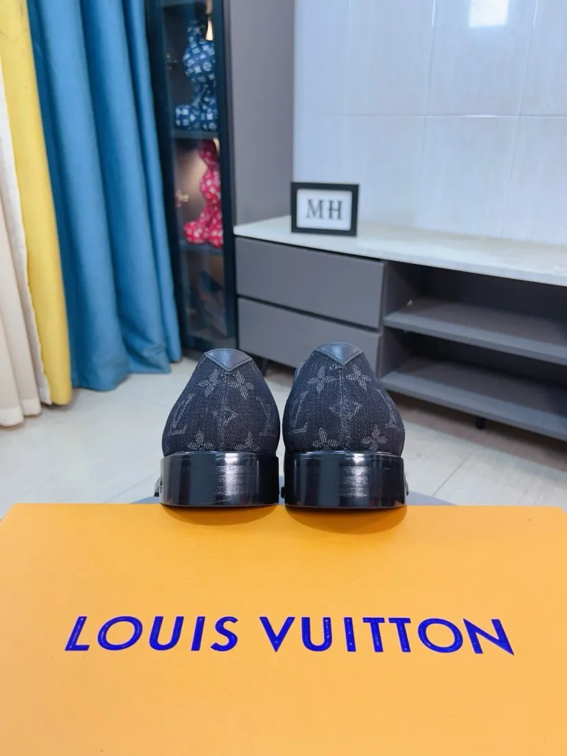 Ex-factory price 720🌹🌹High version [LV] Louis Vuitton's popular casual leather shoes🎖Fashionable and elegant🎖🎖Material: Original imported open-edge beaded cowhide, washed cowhide leather lining, original open-molded rubber outsole, high-end and classy, ​​elegant quality, instantly transforming into a handsome man ❤❤Standard\nNumber: 38-44